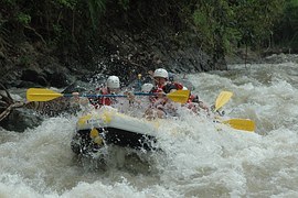 river-rafting-960158__180.jpg